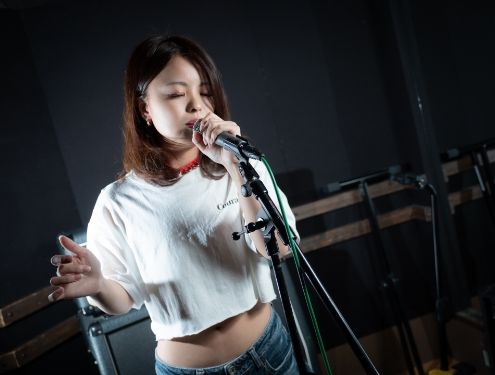 大阪・天満橋を拠点に、映像制作・音楽・ボイトレを行っている創作チームです。